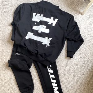 WHITE FOX sweatshirt and sweatpant set.